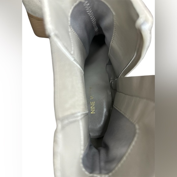 Nine West‎ Tan Suede Chunky Heel Booties - Size 9.5 - Picture 8 of 9